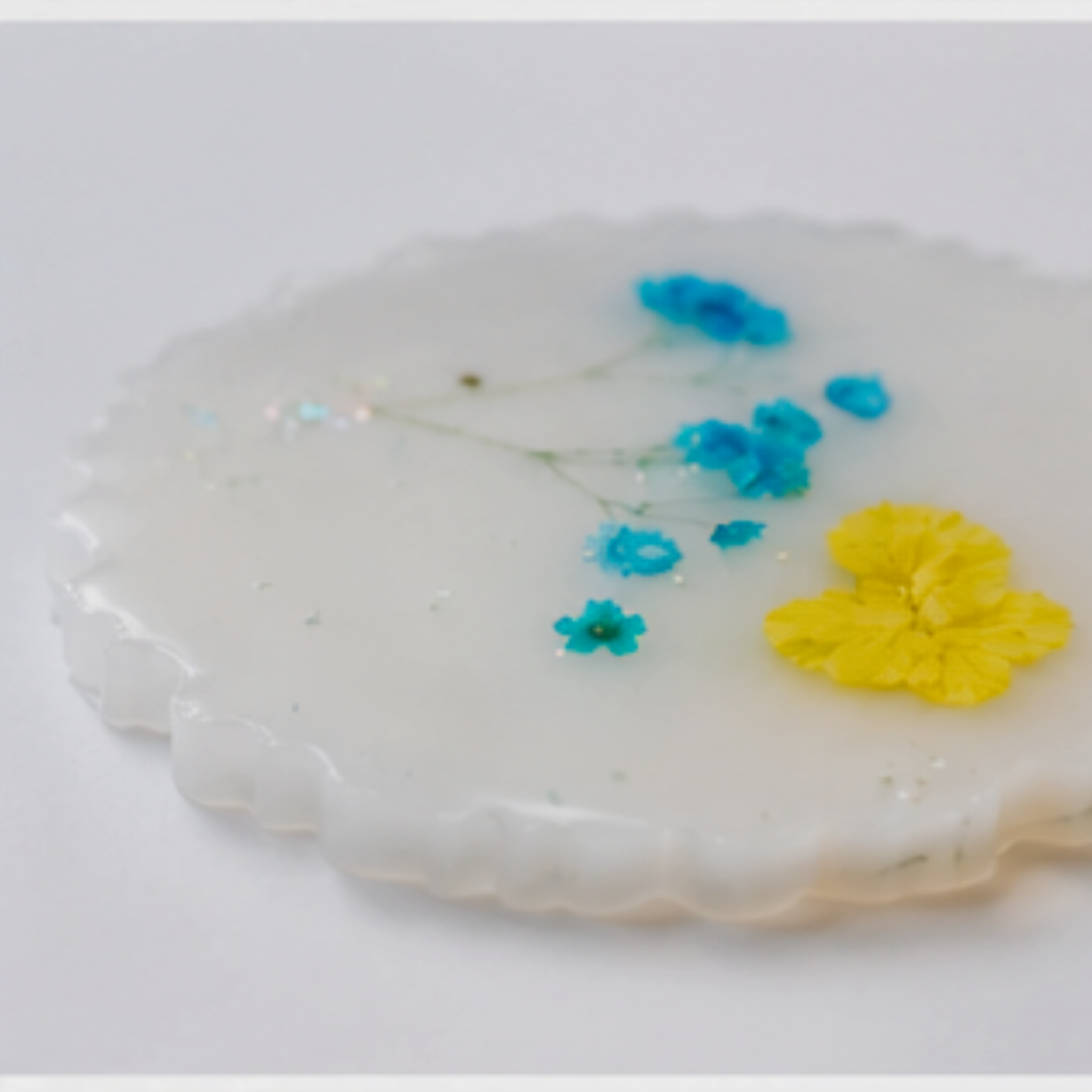 Elegant Pressed Flower & White Resin Coaster Set (4-Piece)